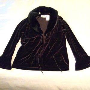Black velvet jacket with detachable faux fur collar EUC